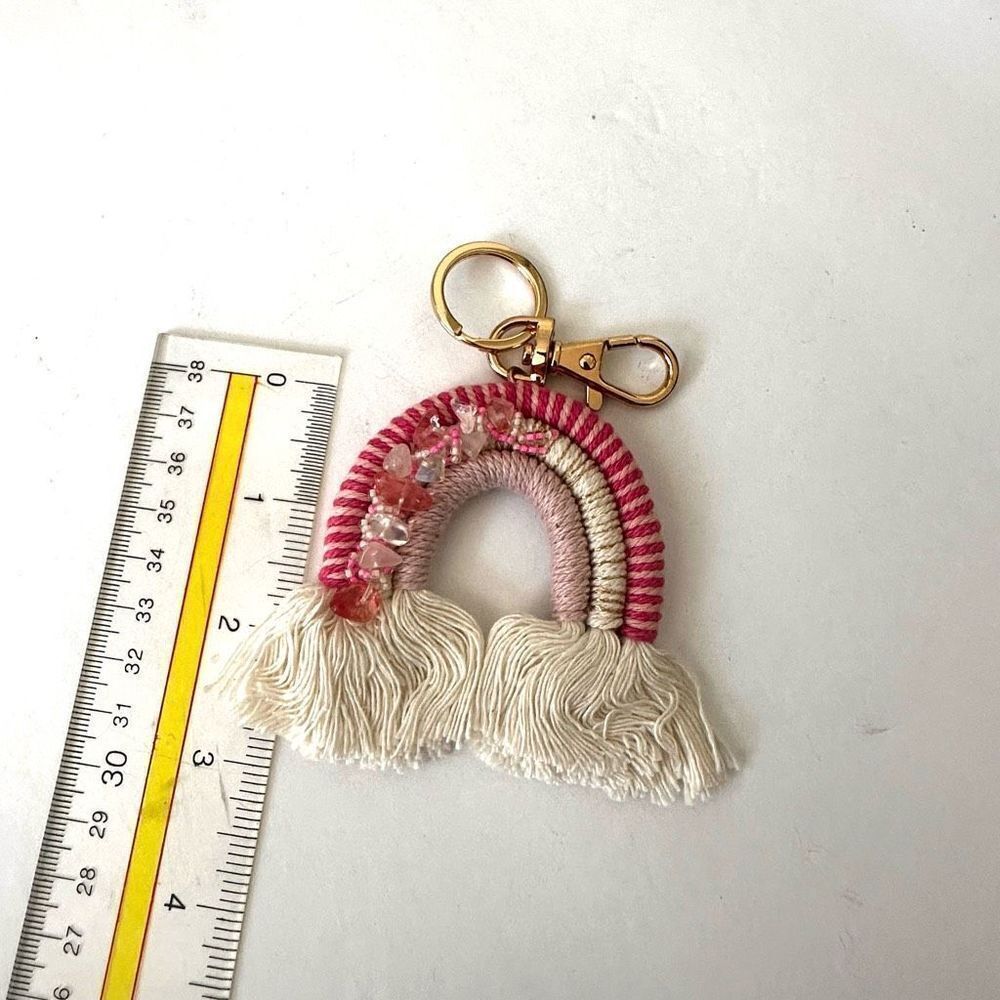 Pink macrame rainbow keychain - Picture 7 of 7
